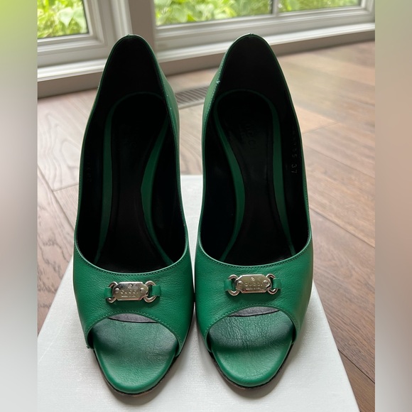 Authentic Gucci genuine leather peep toe heels - Picture 2 of 7